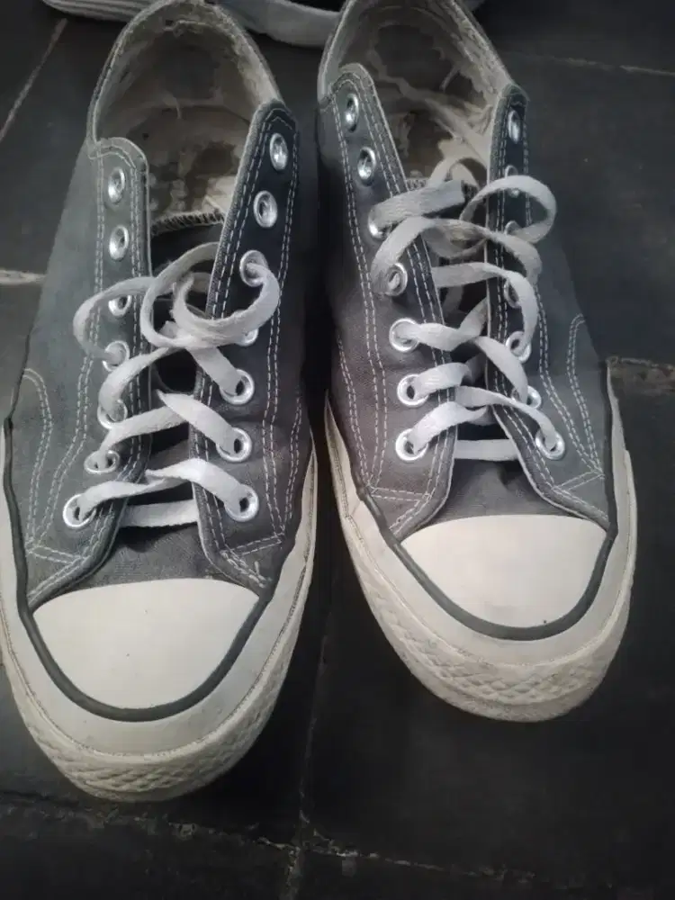 2 pasang sepatu