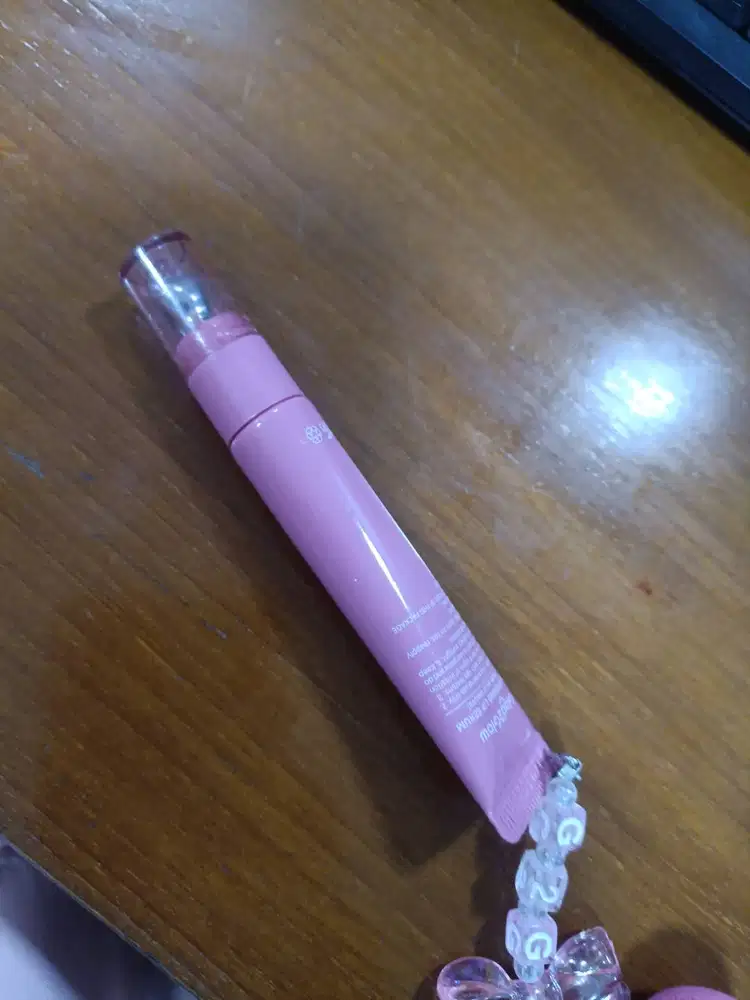 Brightening lip serum