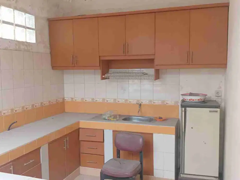 Dijual Rumah Hitung Tanah Lokasi Strategis, Cocok untuk Hunian/Usaha di Arcamanik, Cisaranten Endah