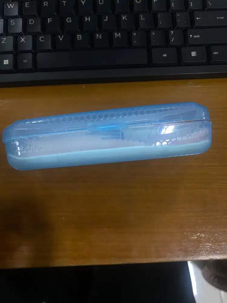Tempat Kacamata dan Alat Pembersih