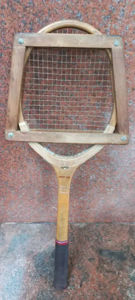 Raket tenis jadul vintage