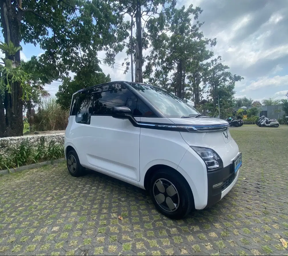 Wuling Air EV Long Range White – 3,700 KM – Charging Tower – Rp159 Jut