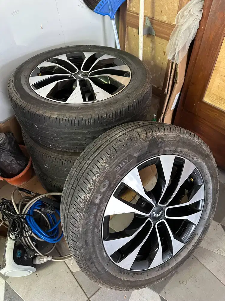 Velg + Ban ORI Wuling Almaz RS 2021 R17 PCD 5x114.3 Bisa Innova Rush
