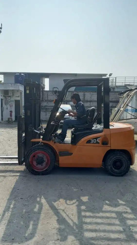 DIJUAL FORKLIFT 3 TON DIESEL