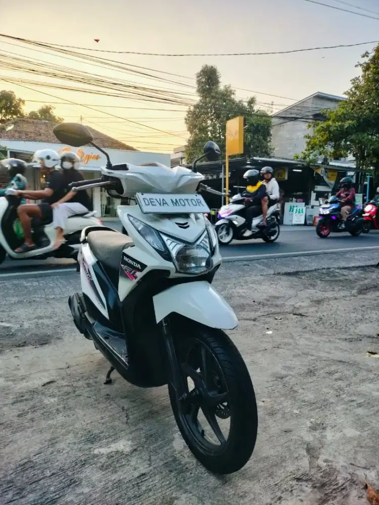 Beat injeksi 2013 putih Deva motor