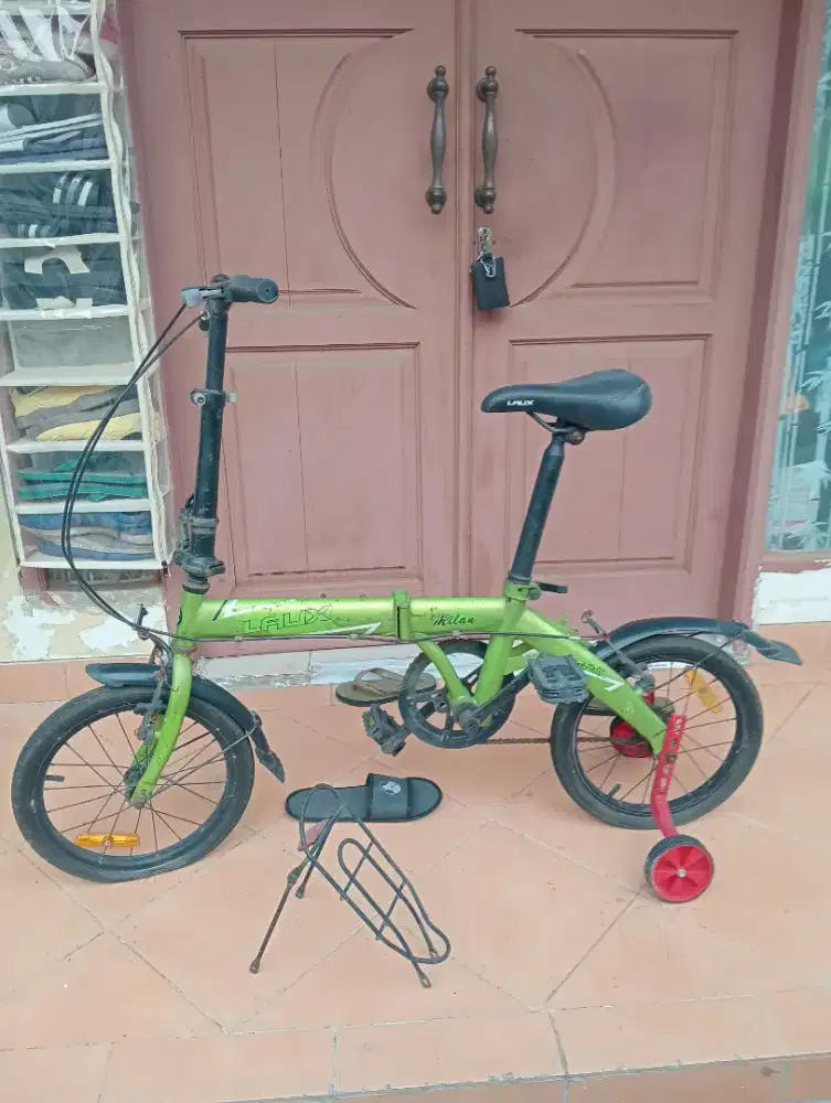 Sepeda lipat ada roda tambahan bisa lepas nego santai