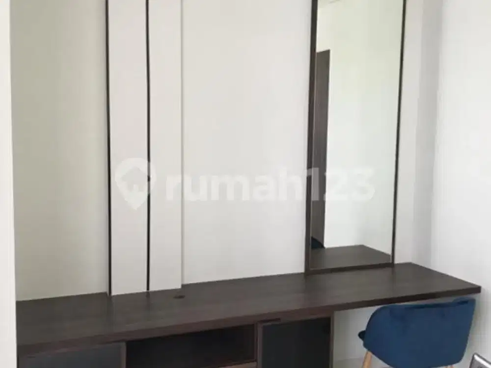 Dijual Townhouse Cantik dan Modern Puri Mansion