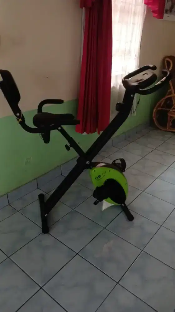 Sepeda statis untuk berolahraga di rumah