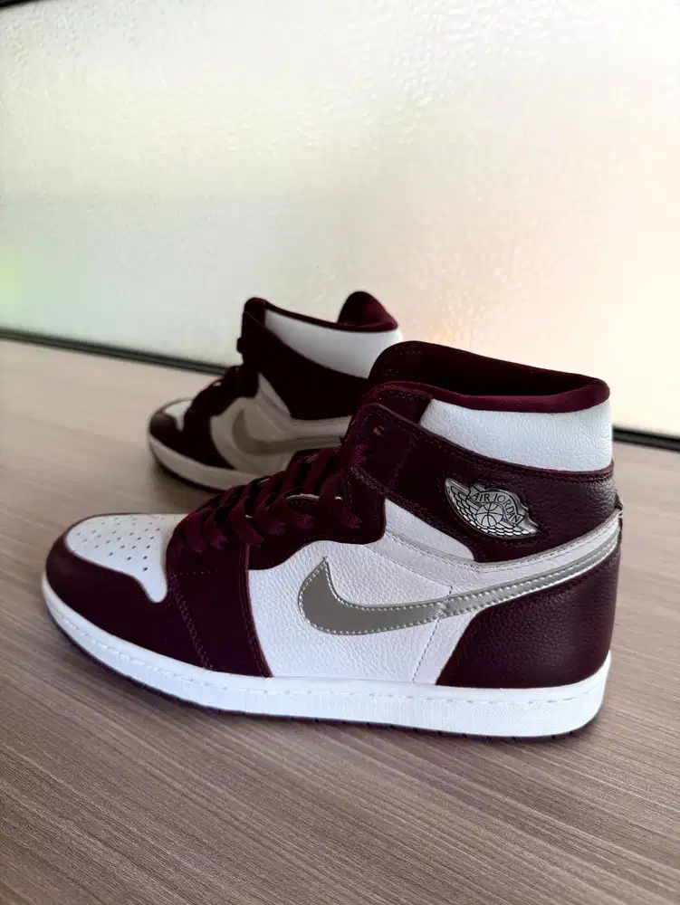 Sepatu Air Jordan 1 Retro High OG Bordeaux - Size 30 Cm