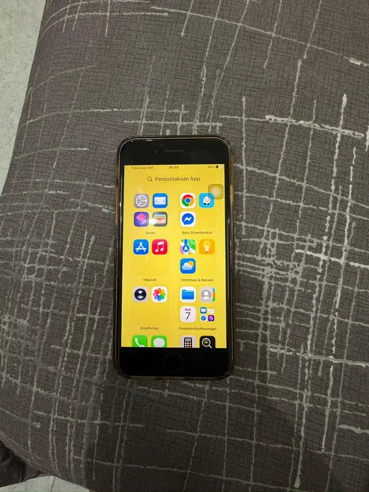 Iphone SE    Warna putih