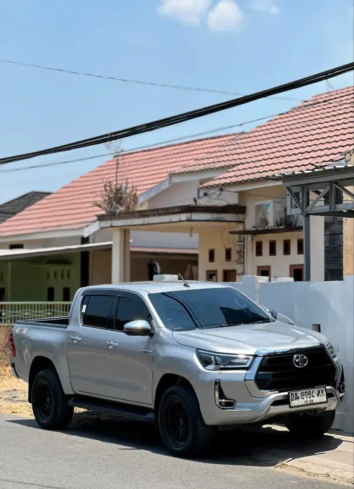 Hilux tipe V tahun 2023
