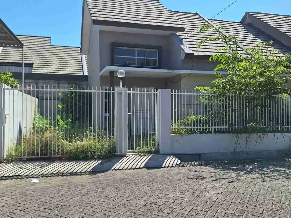 jual Rumah 1 lantai Depan Kolam renang