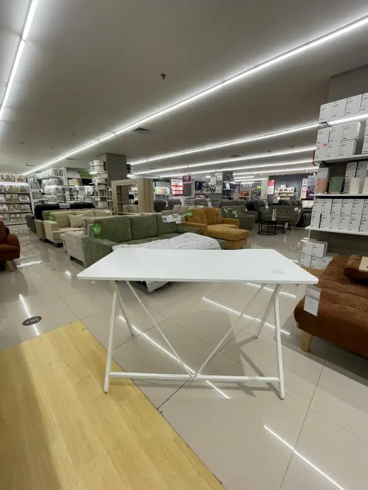 Meja britta white