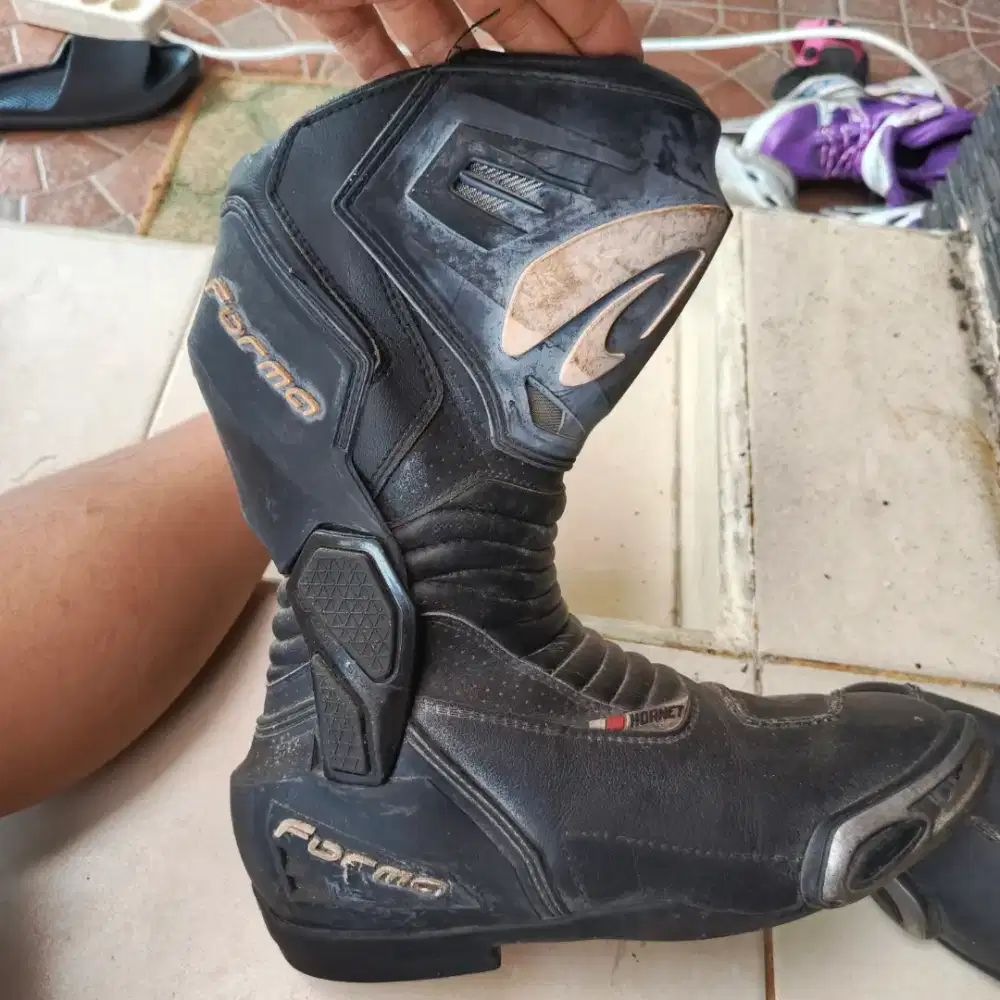 Sepatu touring second