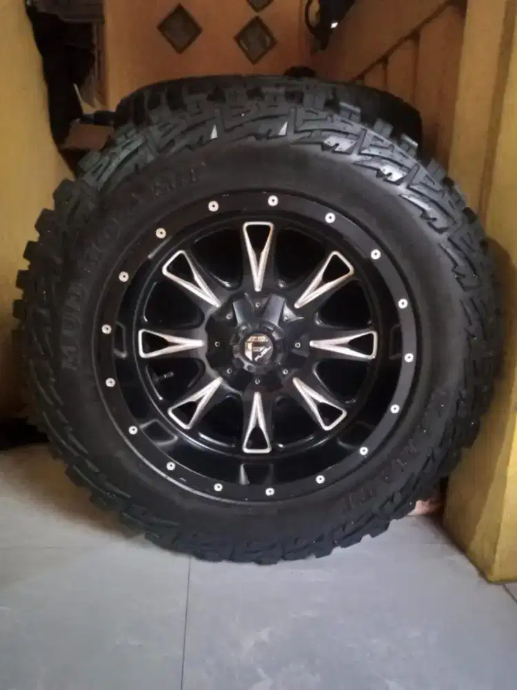 Ban Kanati MT 35/12.5/20 + Velg Fuel R 20
