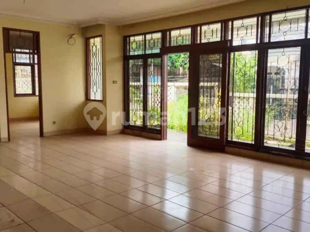 Dijual Rumah Tua Sangat Murah Intercon, Kebon Jeruk