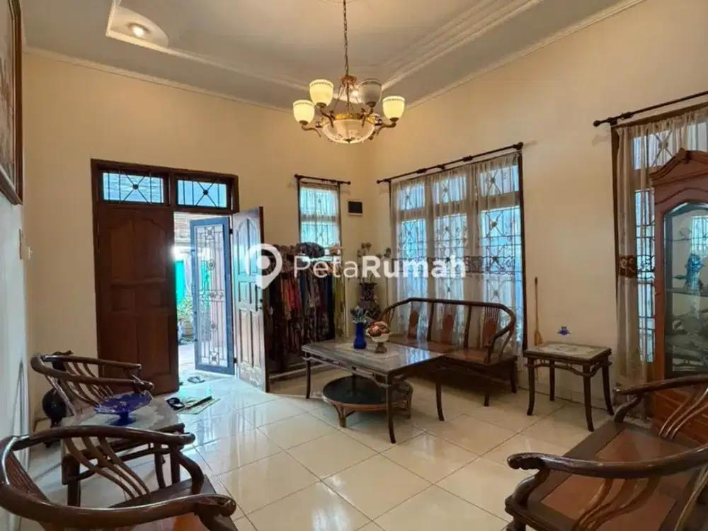 DIJUAL JALAN BENTENG - DAERAH MADONG LUBIS (RINA)