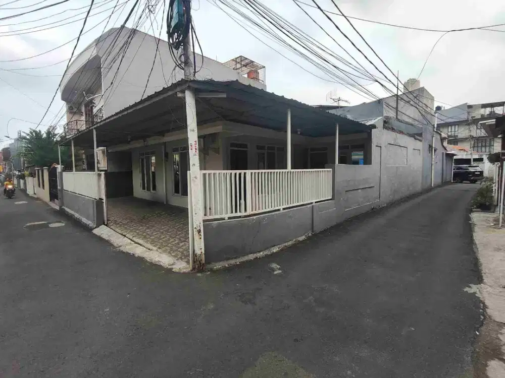 RUMAH 4KT, 2LT, 10 MENIT TOL CAWANG DI TEBET JAKSEL
