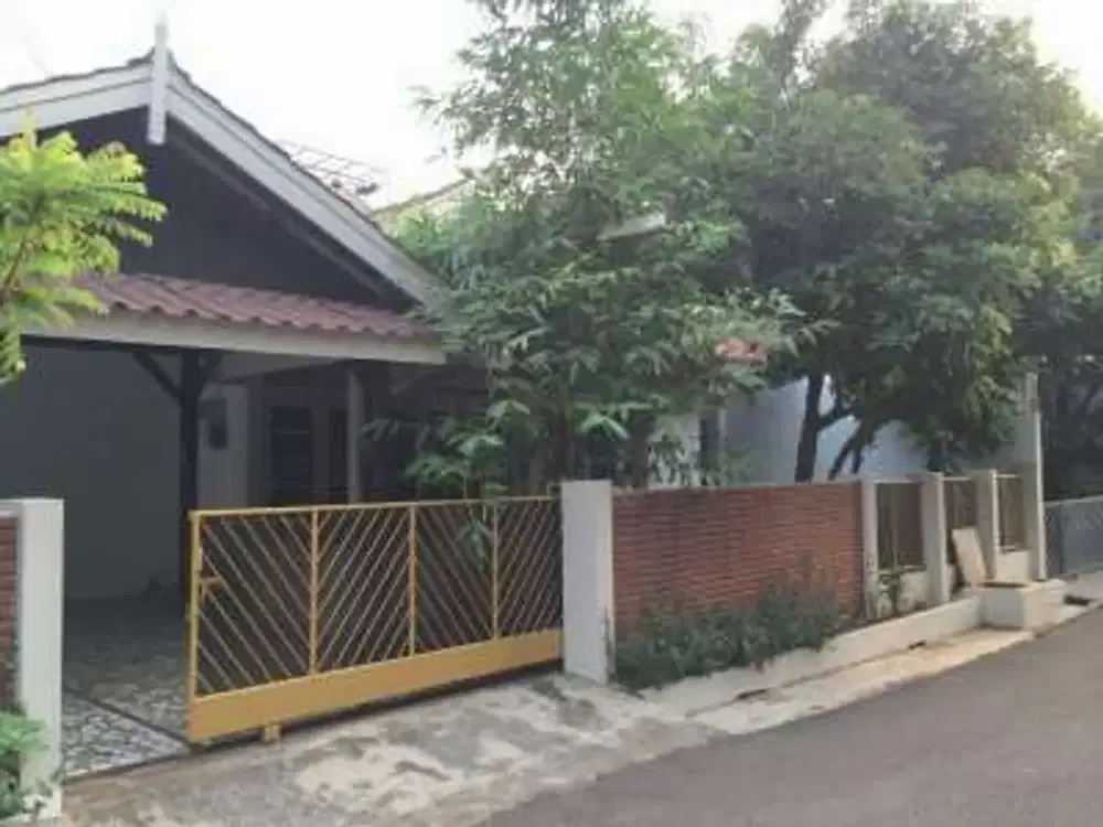 Dijual Harga dibawah Pasar, Rumah Lama masih kokoh dan siap huni
