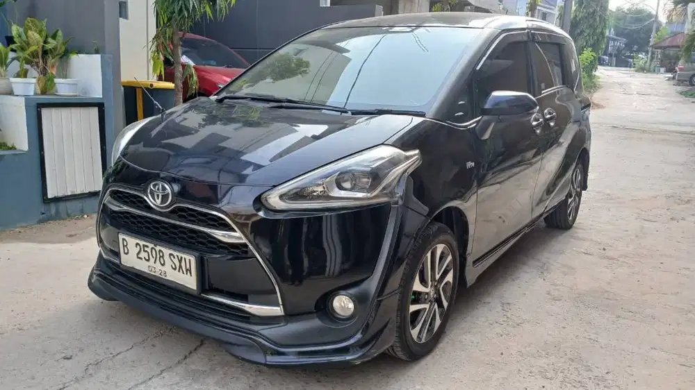 SIENTA 1.5 Q Matic Hitam 2018 NIK 2017