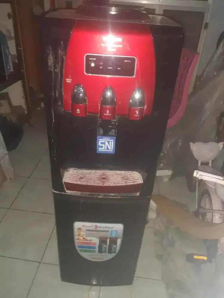 Dispenser 2 galon merk Sanken