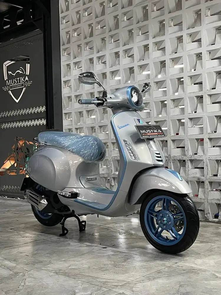 Vespa Primavera Low KM!