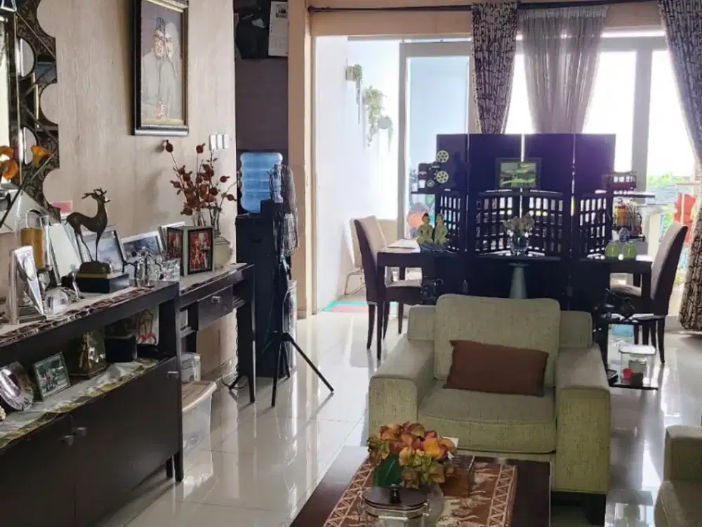 Turun Harga! Rumah Siap Huni Ada Kolam Renang Akses Mudah Di Metland Menteng Jakarta Timur - LT 200m, LB 185m