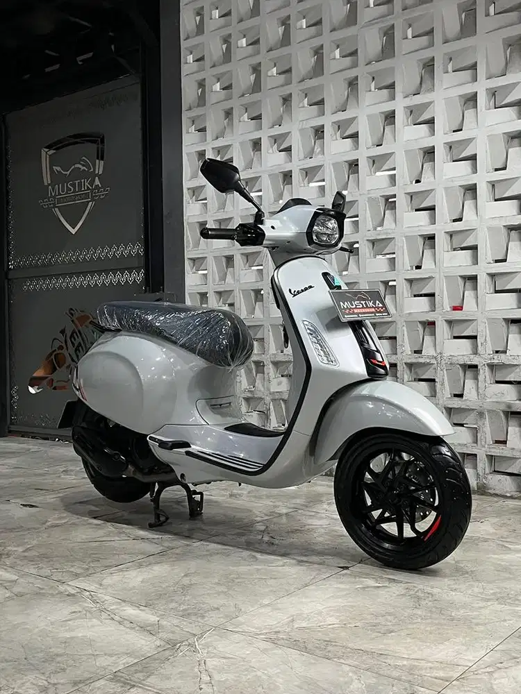 Vespa Sprint S 180 2026 Like New!
