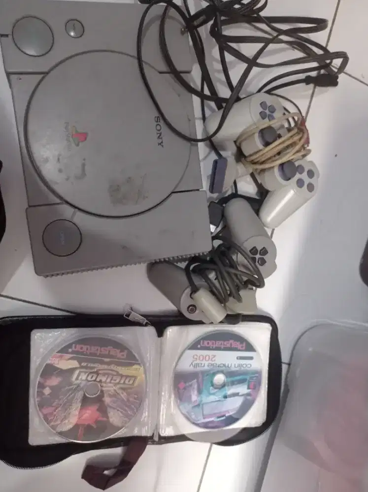 PlayStation 1 / PS1 Fat Kelengkapan 2 Stik + 14 CD Game