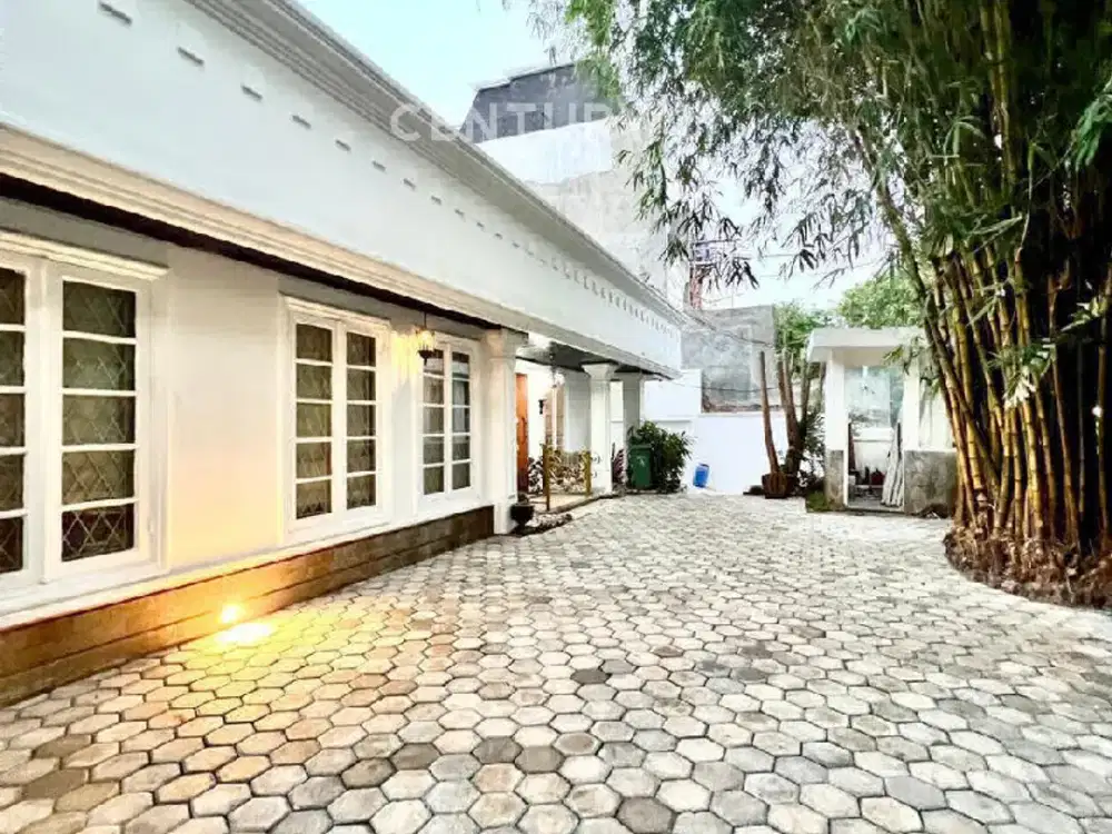 Rumah Klasik Siap Huni Depan Taman Tebet Jakarta Selatan