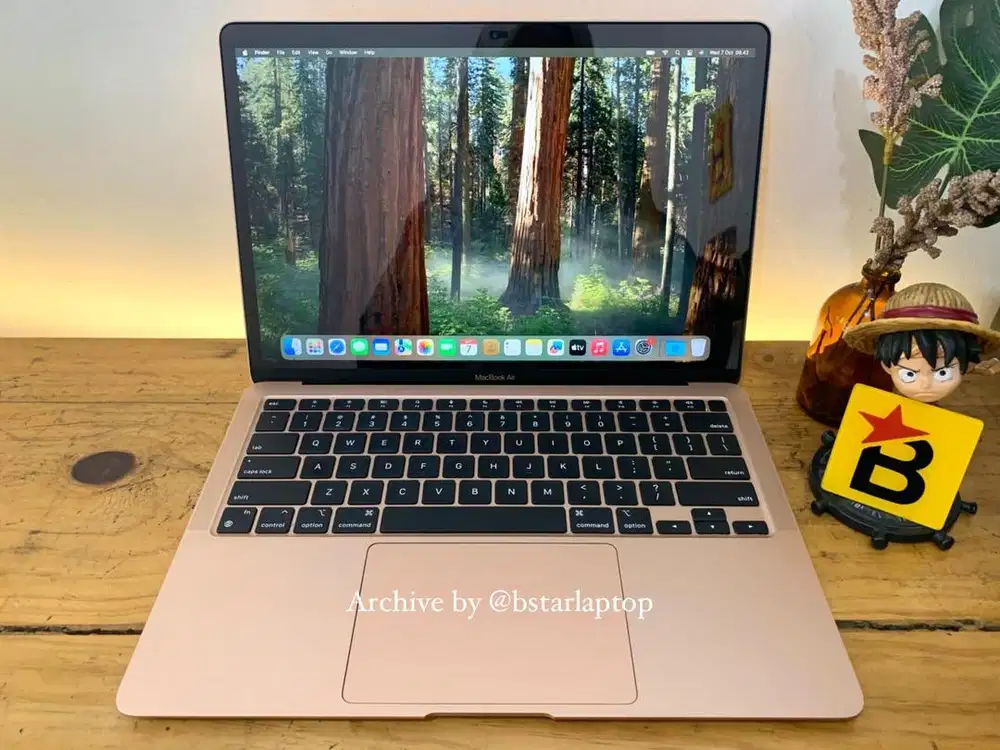 Macbook Air M1 13 inch Retina 2020 RAM 8 / 256 Good Condition Ex Ibox