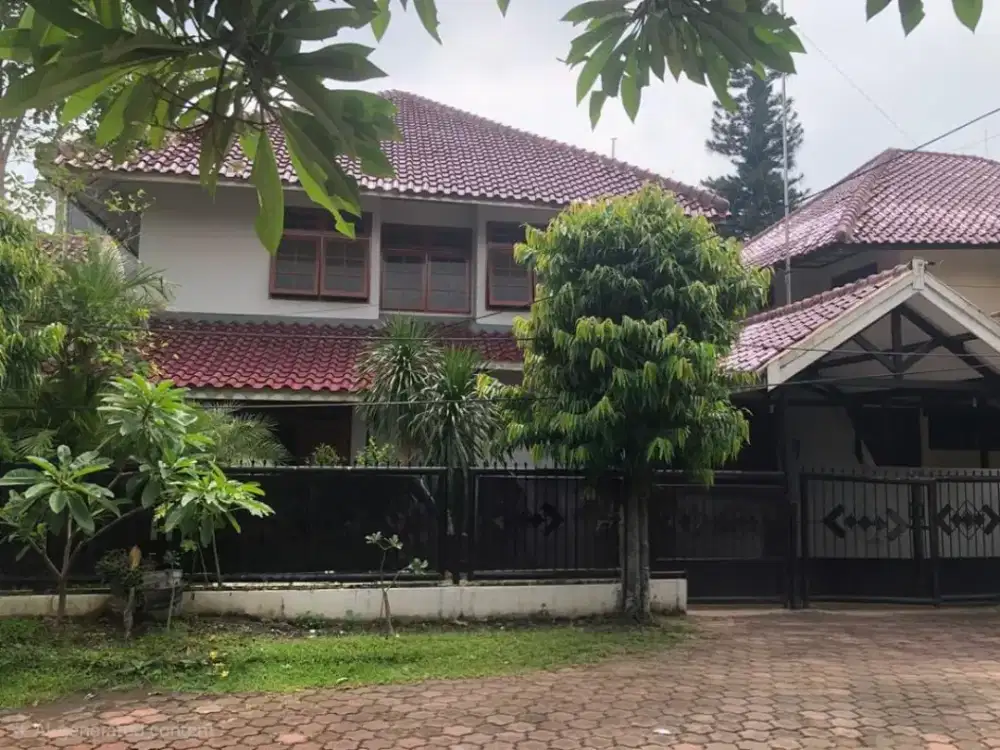 Jual rumah terawat Darmo Villa