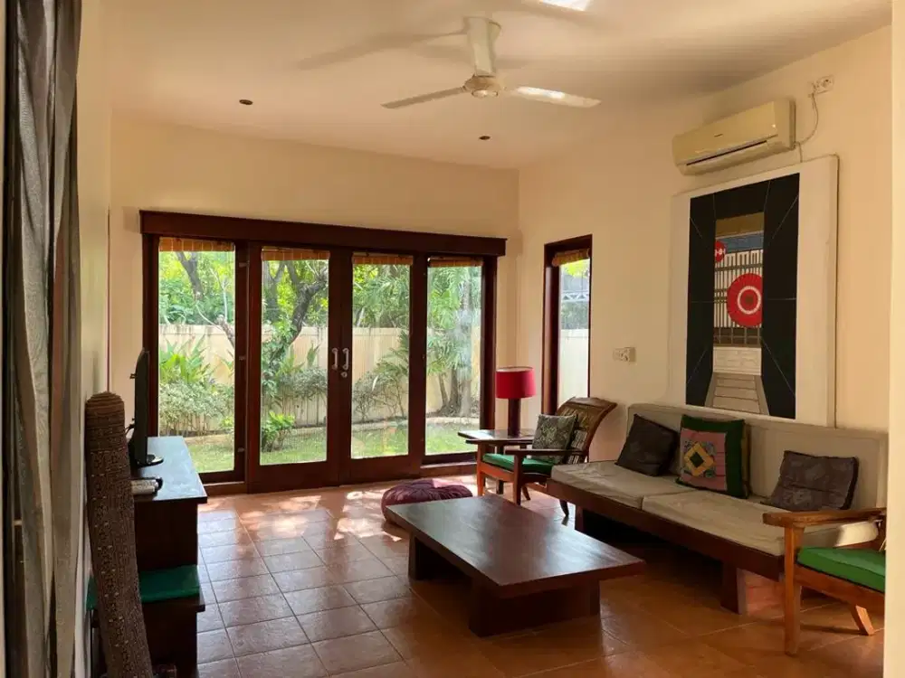 DISEWAKAN — RUMAH SEMI-VILLA SATU LANTAI   TAMAN JIMBARAN, BADUNG – BALI