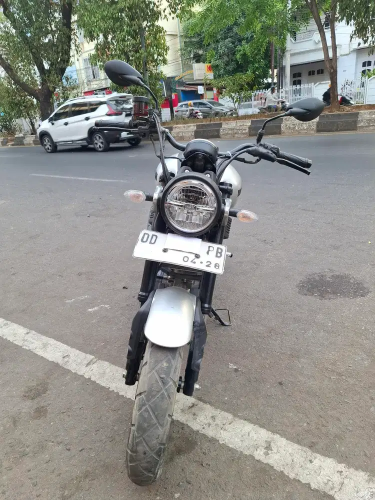 Yamaha XSR 155cc 2023 Silver