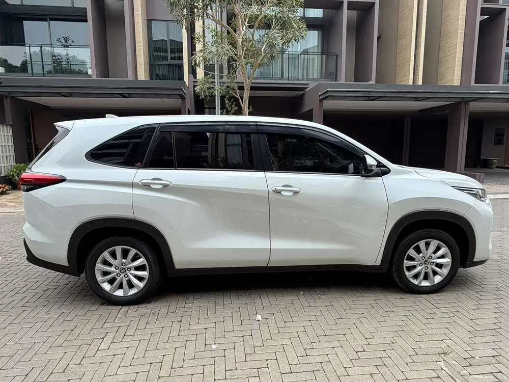 Toyota Kijang Innova 2023 Bensin