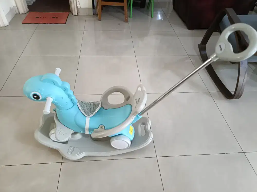 Mainan anak kuda goyang