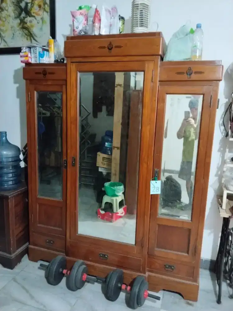 lemari kaca mebel