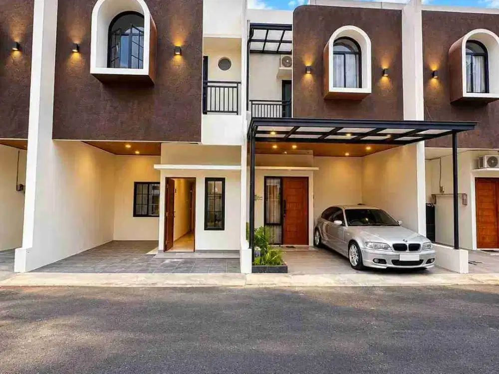 Rumah Lubang Buaya, Jakarta,dekat akses tol