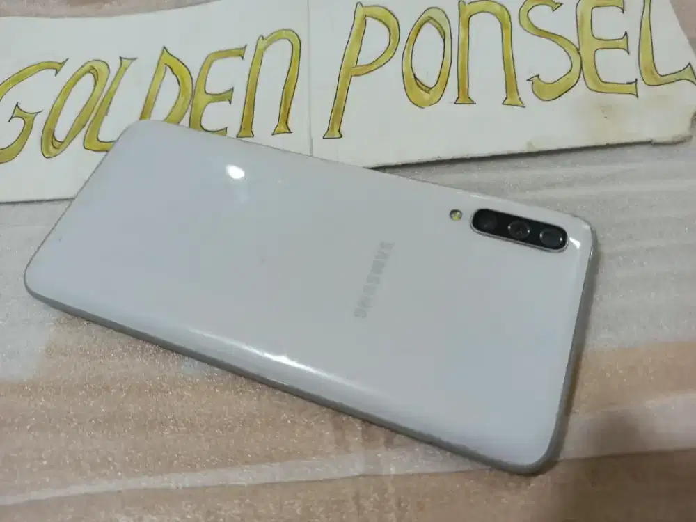 Galaxy A70-4G.RAM 6/128GB.ORI #GOLDEN PONSEL