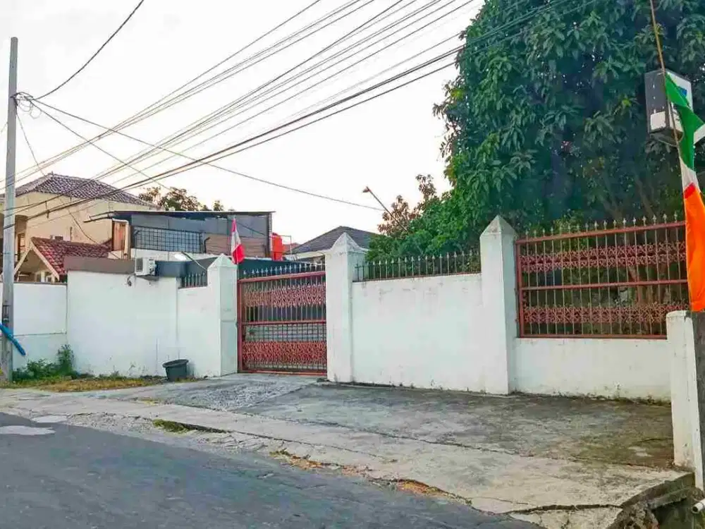 rumah dan usaha tepi jalan strategis Utara fave hotel Manahan Solo