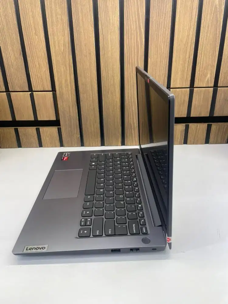 Lenovo v14 amd ryzen 5-7520 8Gb
