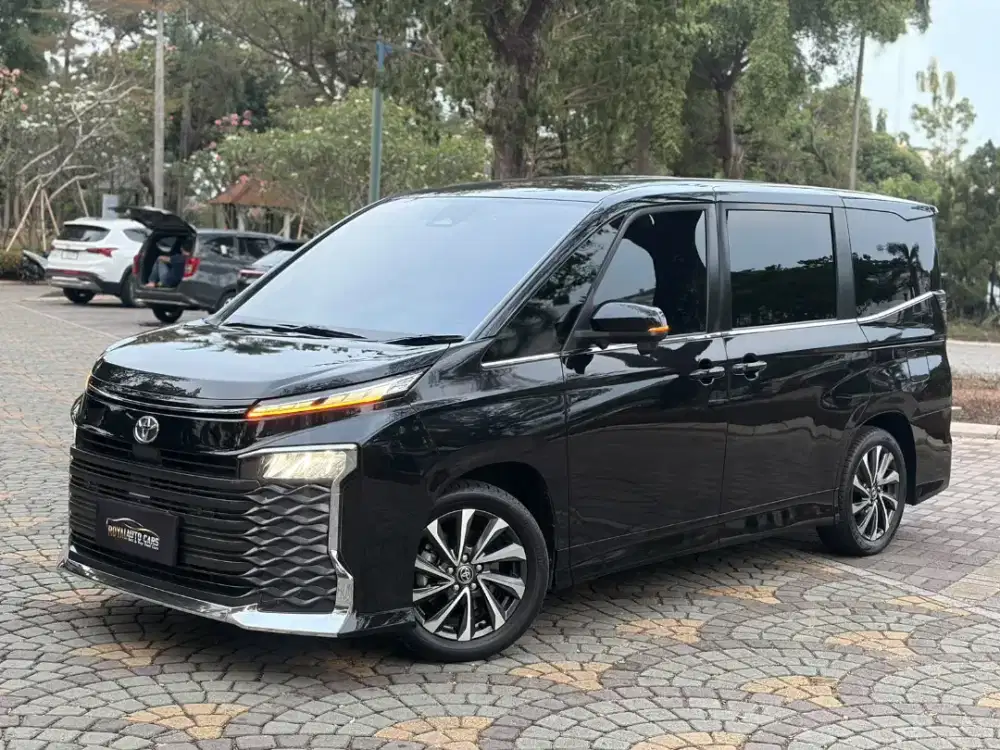 Toyota Voxy 2.0 CVT TSS NIK 2022 TANGAN PERTAMA PAJAK HIDUP SIAP PAKAI