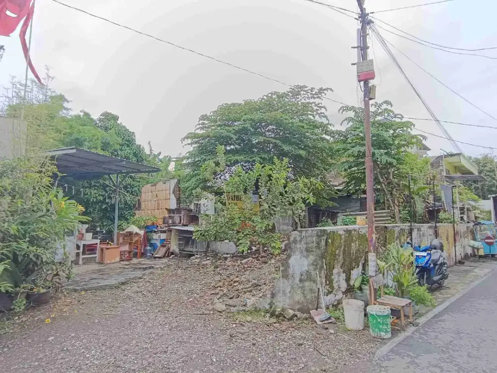 tanah dekat Klewer dan beeteng solo
