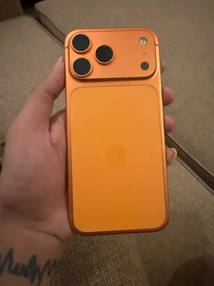 iPhone 17promax 256gb cosmic orange bh93%
Body 97% mulus