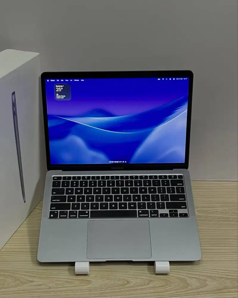 MacBook Air 2020 M1-MGN63 GREY RM 8GB SSD 256GB Layar 13.3 QHD Retina
