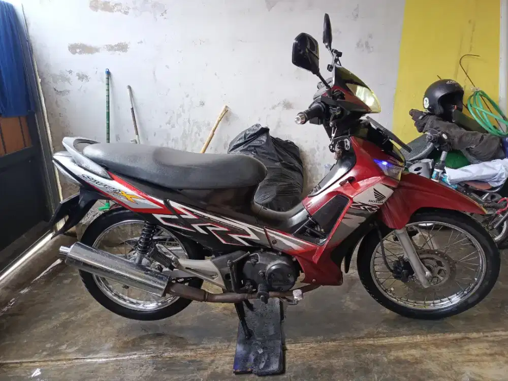 Suprax 125 di jual santai