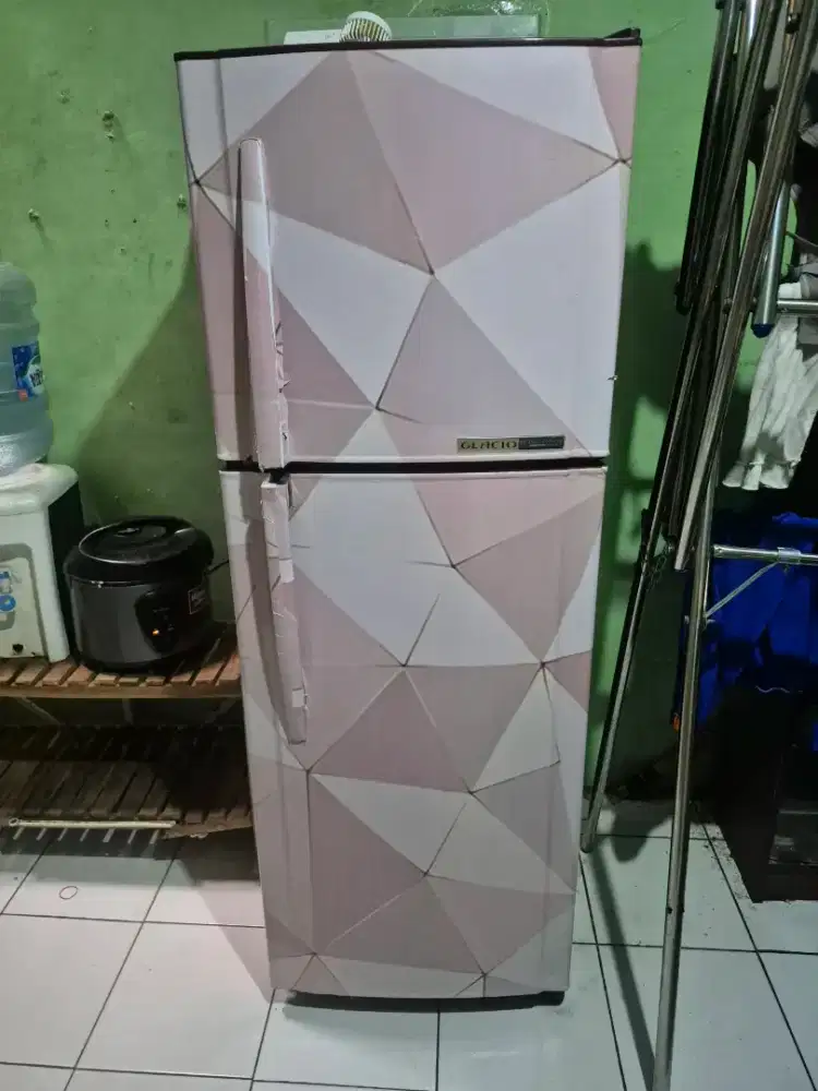 Kulkas 2pintu Toshiba Glacio orisinil siap pakai