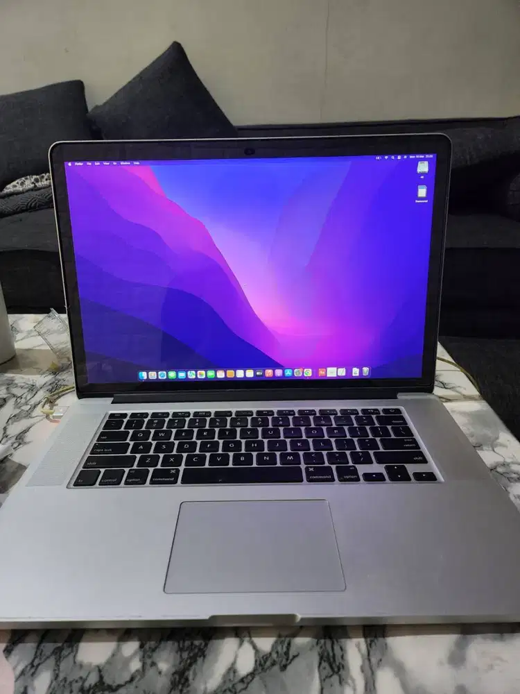 MacBook Pro 15 Inch Mid 2015 i7 RAM 16GB + Storage Bonus Speaker