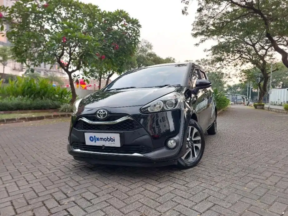 KM Rendah - Toyota Sienta 1.5 V Bensin-AT 2016