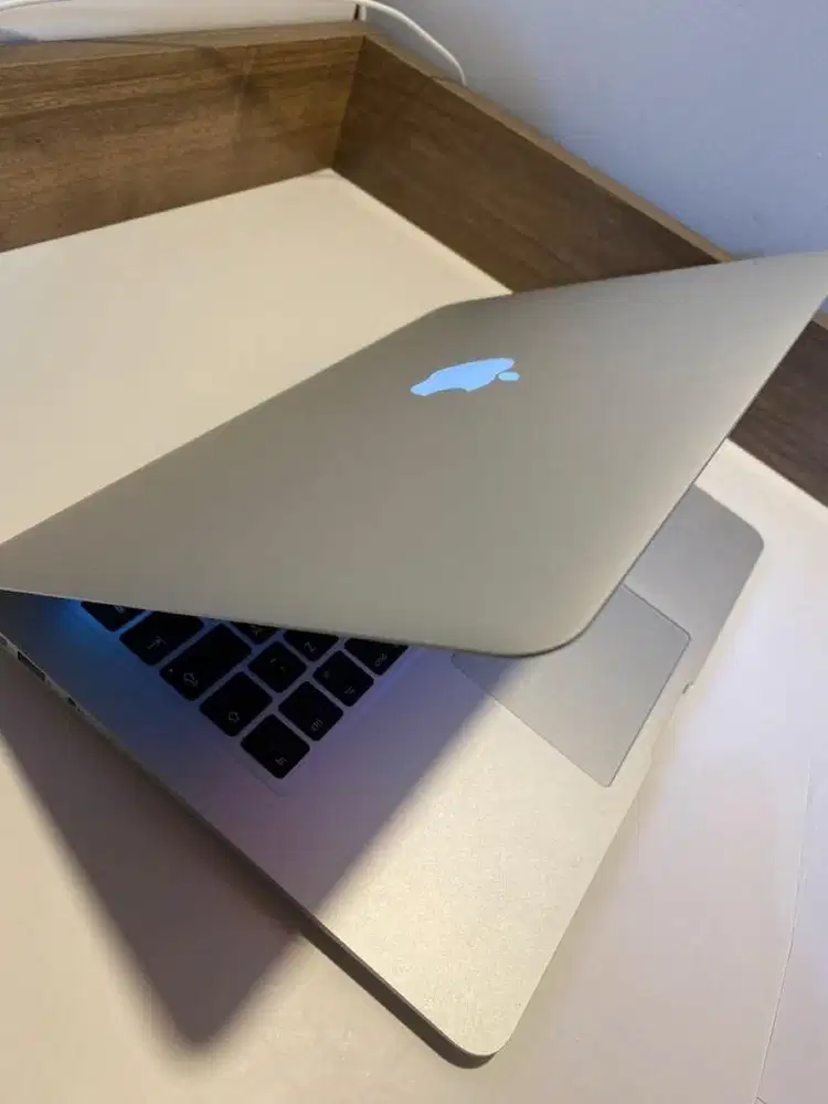 MacBook Air 11 2015 | i5 | 4GB | 128GB | Charger Ori | Mulus Terawat